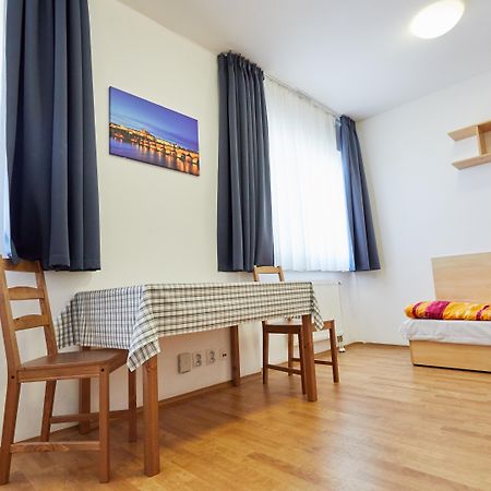 University Hotel Πράγα Εξωτερικό φωτογραφία